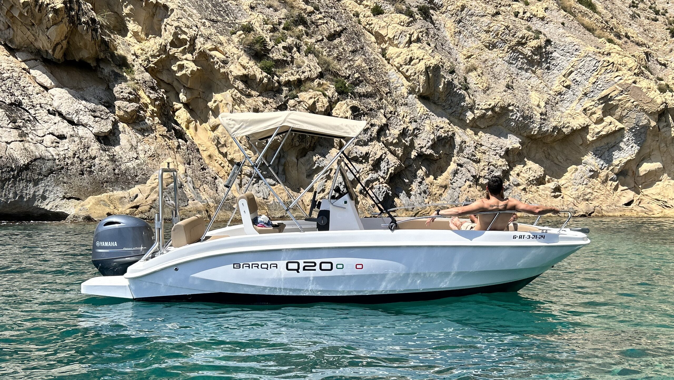 Alquiler de Barco Barqa Q20 en Calpe con Licencia o Patrón